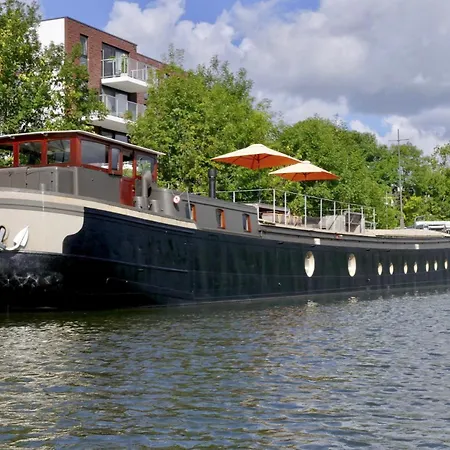 Bed In Boat * Ypres